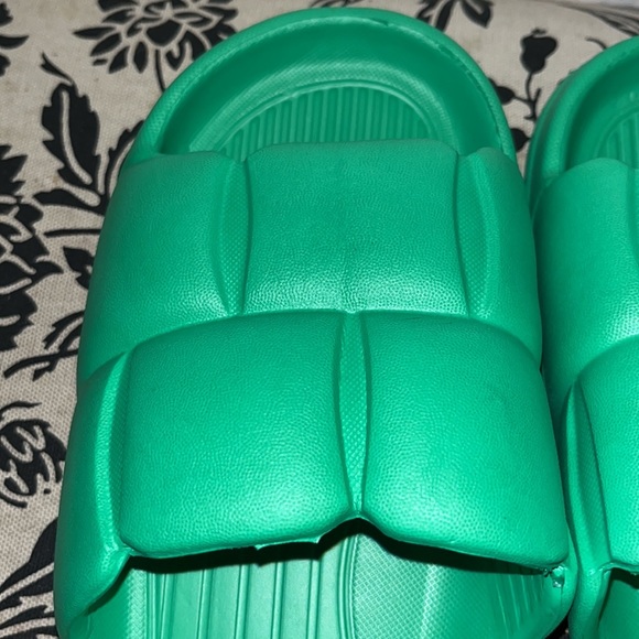 EVA Foam Slide Lite Brick Pattern Lucky Green New - Picture 12 of 14